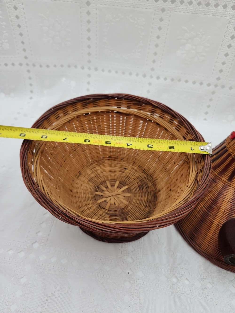 Woven Rattan Chicken Basket with Lid - Rustic Decorative Storage Farmhouse Decor